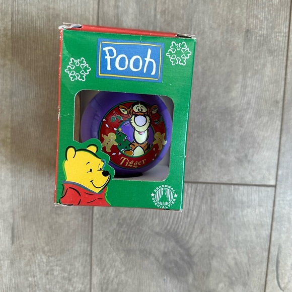 Vintage Disney Winnie the Pooh 'Tigger' Seasonal Specialties ornament in box - Picture 8 of 9